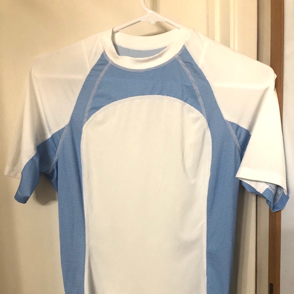 🏌️‍♀️ 🎾 Lululemon shirt w cinch tie - like new!